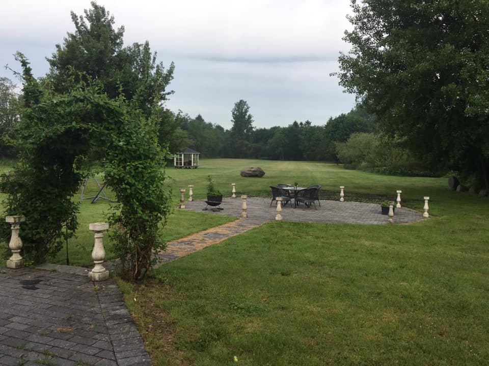 Lonnie og Sørens baghave ved Ringsted