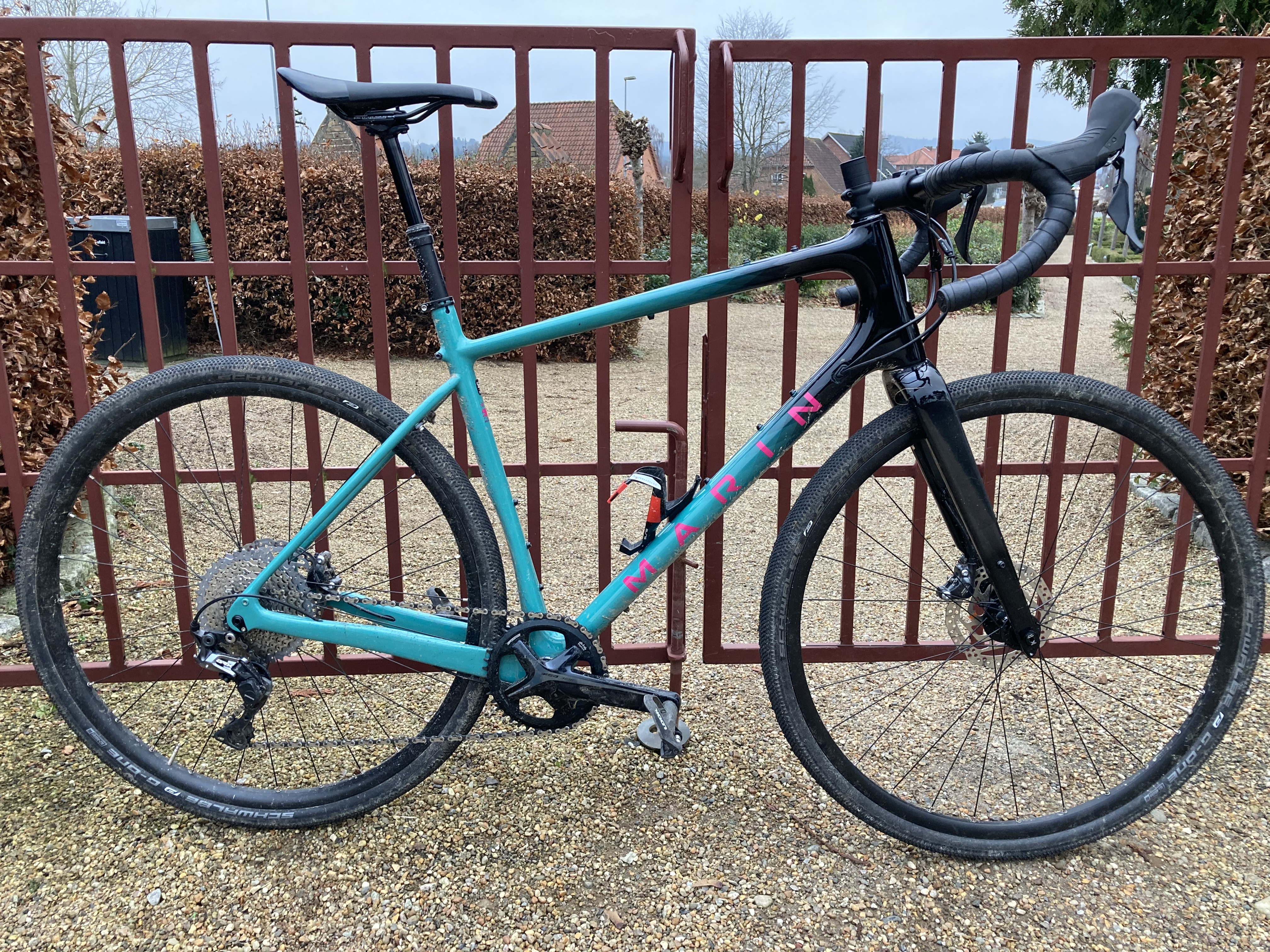 En gravelcykels geometri er typisk mere oprejst og afslappet end på en racer.