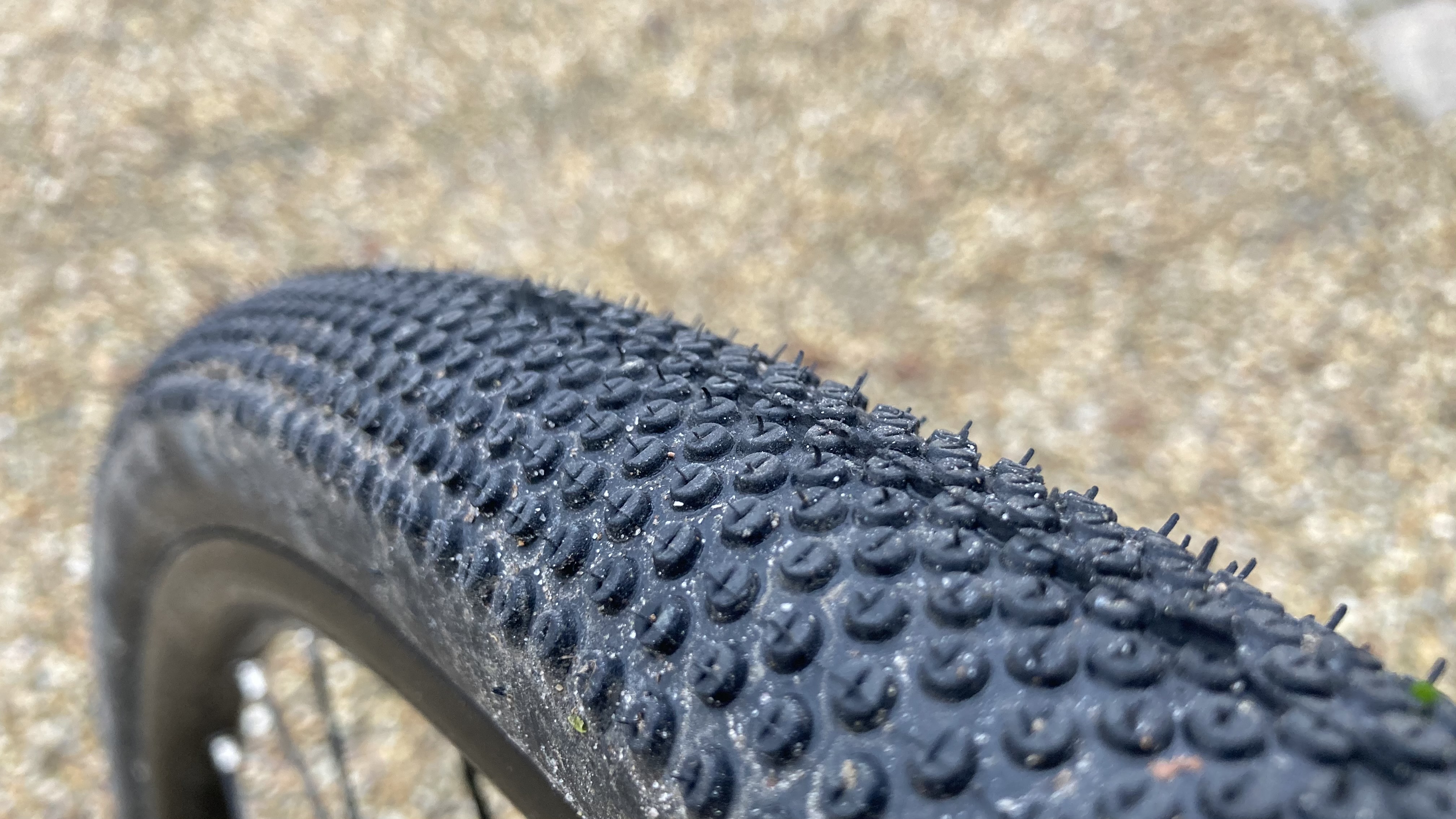 Et dækmønster som dette med mange små knopper er oplagt til allround kørsel.